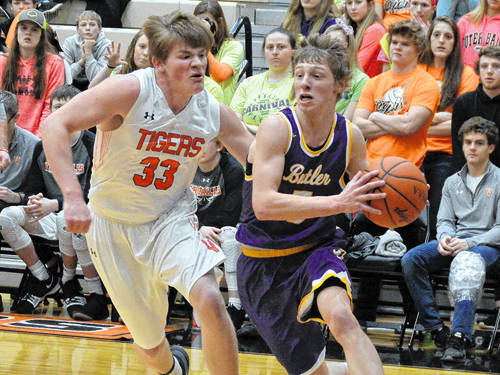 Versailles boys basketball team loses in double overtime to Vandalia-Butler