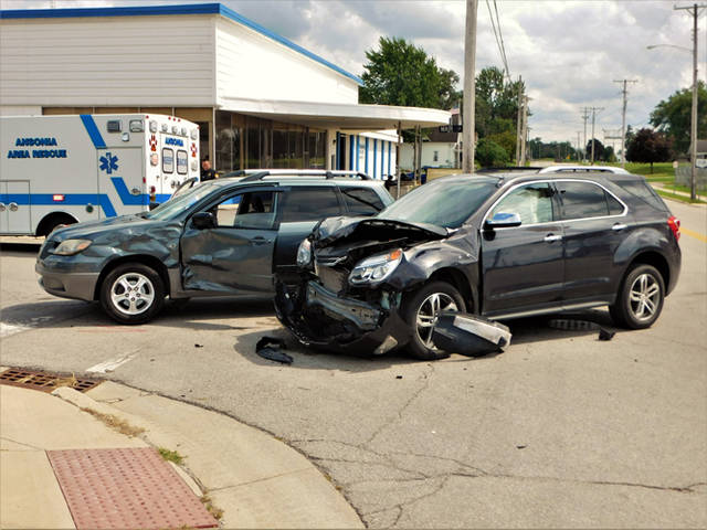 Rossburg car accident leaves 6 injured