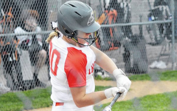 Arcanum softball scores early and often in win at Versailles